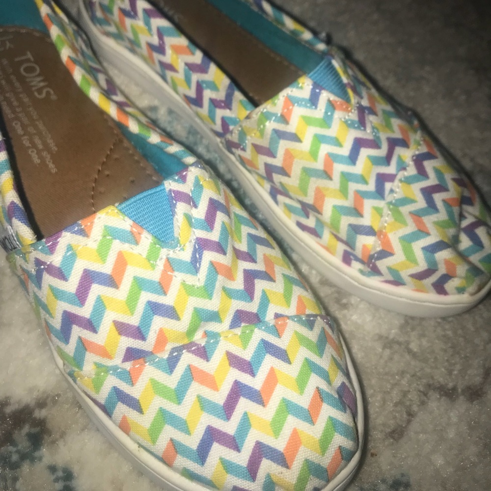 Toms girls size Y2.5